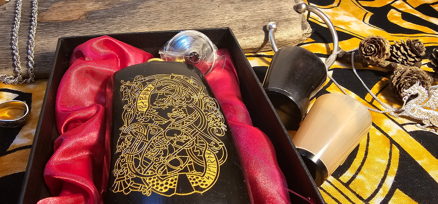 Fafnir & Sigurd Gift, Viking Flask, Hip Flask, Viking Drinking Gift, Norse Flask, Norse Mythology Gift, Nordic Mythology Gift, Nordic Flask