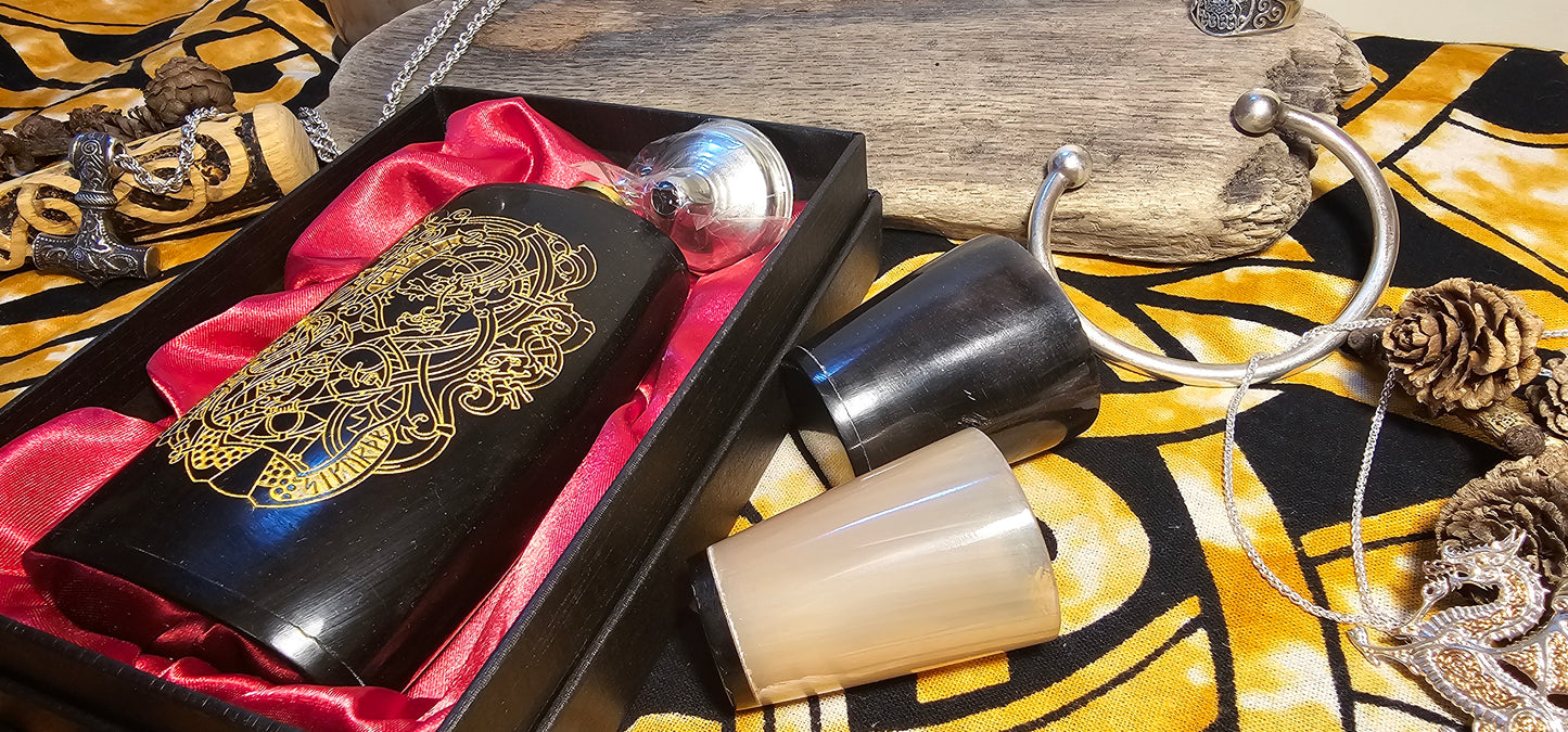 Fafnir & Sigurd Gift, Viking Flask, Hip Flask, Viking Drinking Gift, Norse Flask, Norse Mythology Gift, Nordic Mythology Gift, Nordic Flask