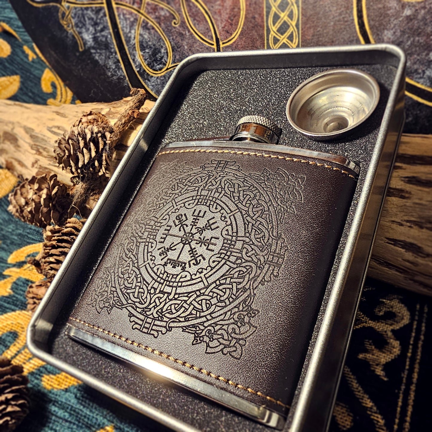 Hip Flask Leather - Vegvisir