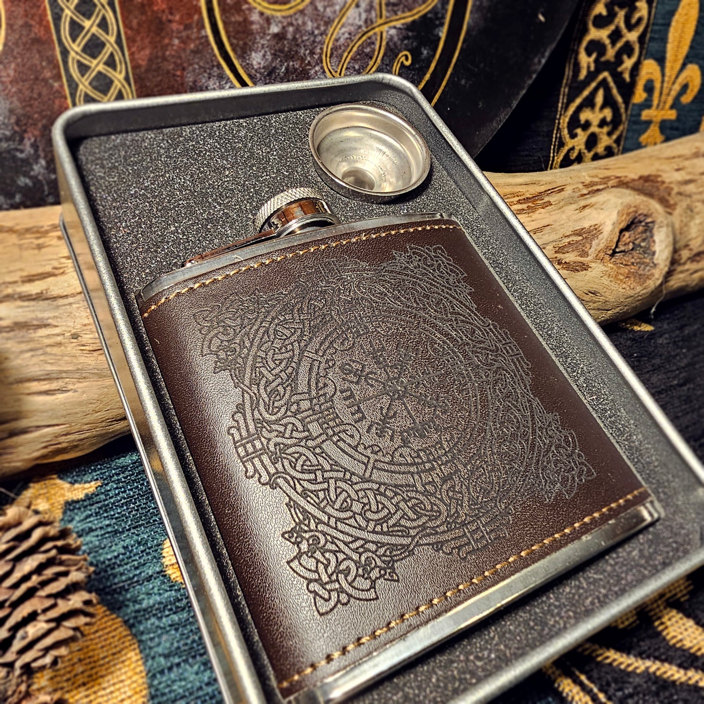 Hip Flask Leather - Vegvisir