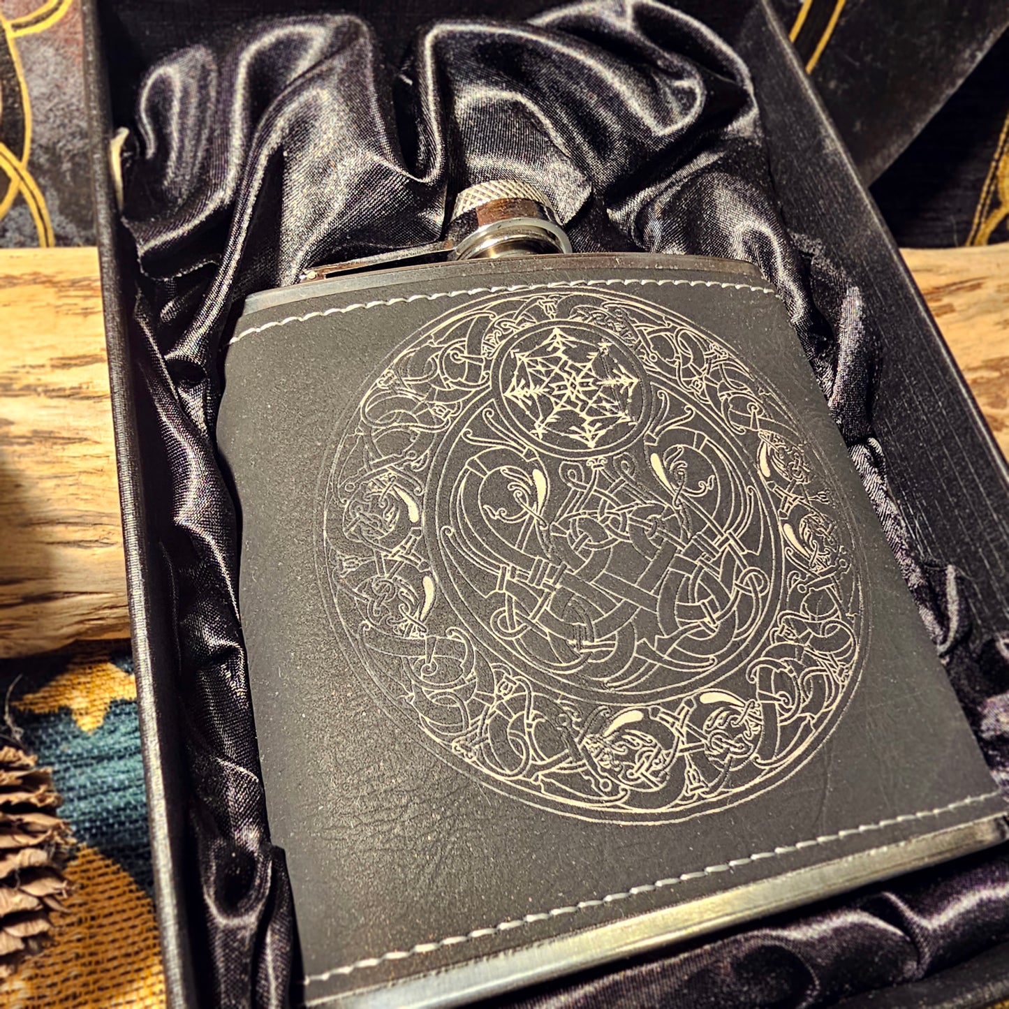 Hip Flask PU Leather - Dragon - White